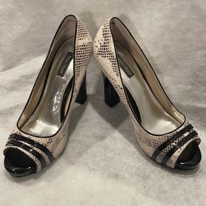 💕SALE❤️White House Black Market Heels